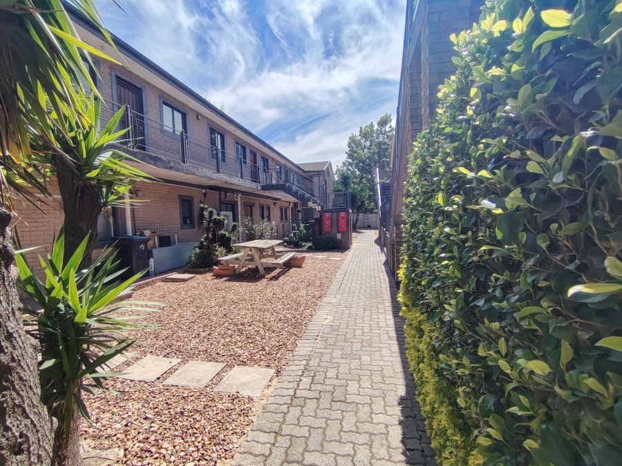 2 Bedroom Property for Sale in Vredekloof East Western Cape
